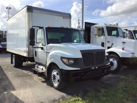 pre owned  international terrastar  box truck  sale   rechtien international trucks