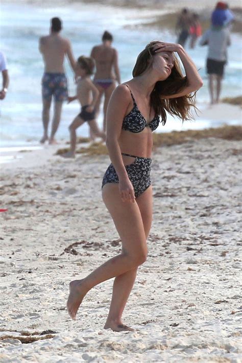 33 hottest melissa benoist bikini pictures will make you a supergirl fan