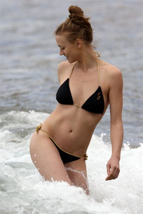 Yvonne Strahovski In A Black Hot Bikini In Maui Amy