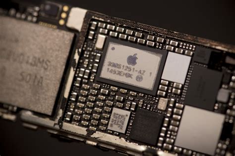 qualcomm alleges apple gave swiped chip secrets  intel science tech  jakarta post