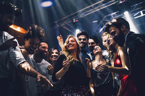 nightclubs  rome   party  night  rome  guides
