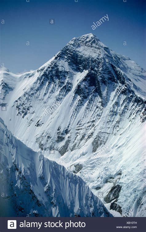 aerial view  mount everest stock  aerial view  mount everest stock images alamy