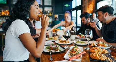 5 Tips For Dining Out With Friends N26