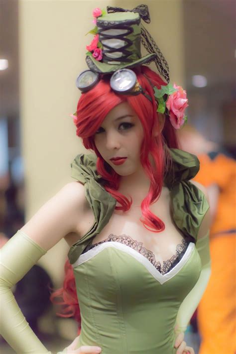 8 Amazing Cosplay Looks To Obsess Over From Tonight S