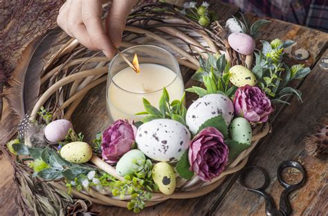 5 idee originali · candele, sassolini e pianta · candela galleggiante e fiori. Come realizzare un bel centrotavola per Pasqua: le nostre 9 bellissime