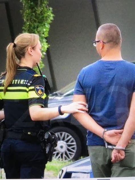 Pin Van Policewoman Arresting Op Policjantki Politie Vrouw Vrouw
