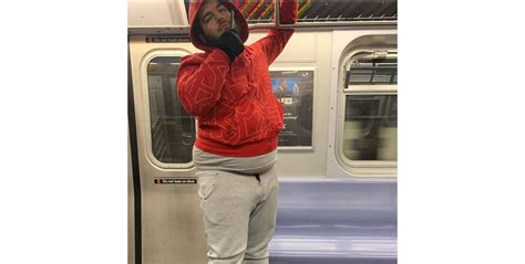 cops looking for subway creep who pleasured self on queens e train