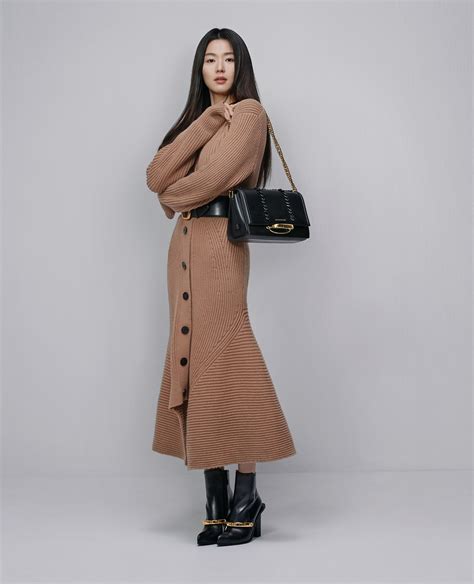 the story bag fashion stylish fall outfits korean actress