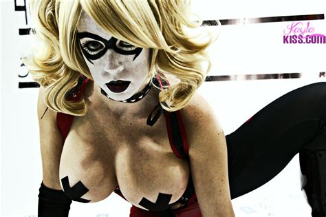 busty hottie kayla kiss dresses up as harley quinn for you