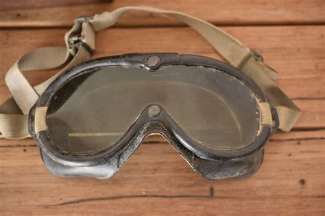 vintage wwii goggles polaroid aviation goggle kit   ebay