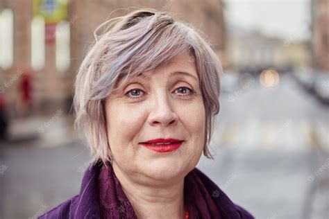 premium photo portrait of friendly mature white lady with dyed hair