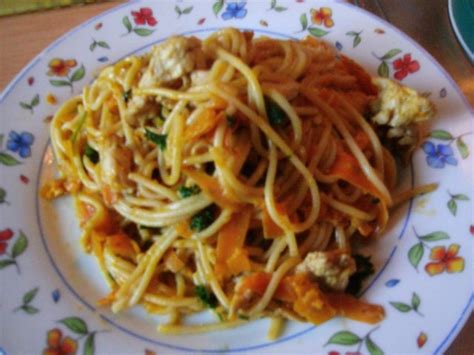 pfannengericht spaghetti mit kuerbis und moehre rezept kochbarde