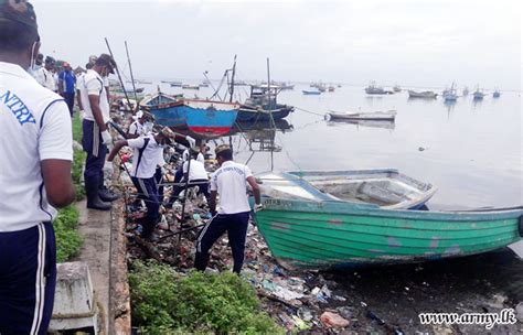 Jaffna Troops Contribute To Coastal Belt Clean Up Sri