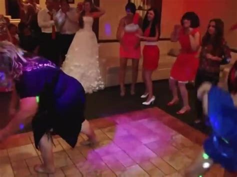 russian woman s funny dance at wedding goes viral see