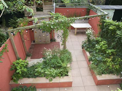 een kleine tuin gastvrij inrichten hofjestuin tuin tuin zonder gras