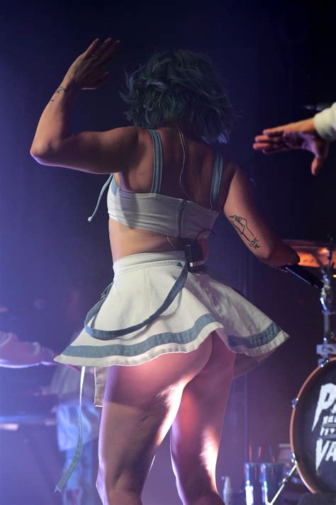 Betty Who Flashes Ass On Stage 34 Photos Thefappening