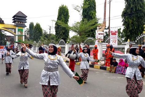 foto karnaval budaya pesona tana luwu sebagai ajang mempererat silaturahmi