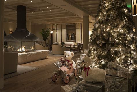 hotels  spend christmas   year luxury hotels