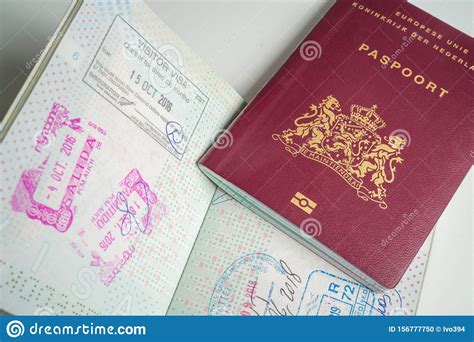 nederlands paspoort met postzegels stock foto image  luchthaven document