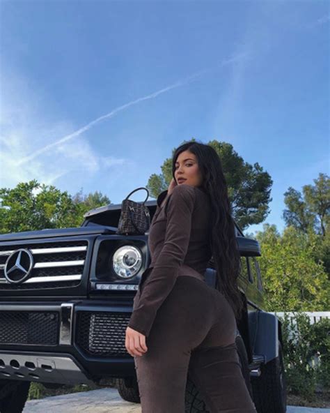 kylie jenner poses in skintight tracksuit 2 months after giving birth