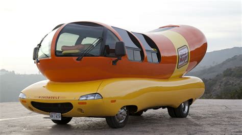 oscar mayer    full time hotdoggers  drive  weinermobile cross country