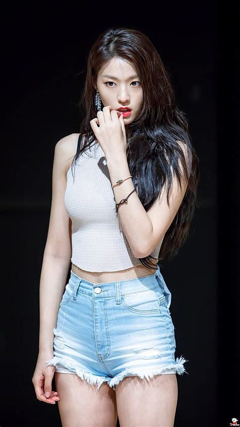 Aoa Seolhyun Gives Live Show Fan A Kinky T Sexy Girls