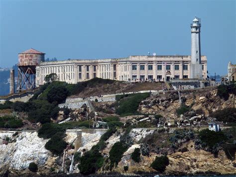 alcatraz prison building  photo  pixabay