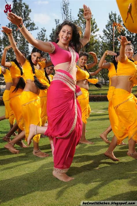 Lakshmi Rai Exposing Her Fleshy Assets In A Pink Palluless