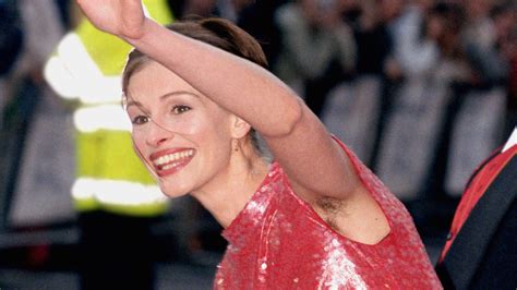 julia roberts says hairy armpits at 1999 notting hill premiere weren