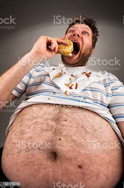 fat hombre comiendo hamburguesas foto de stock y más banco de imágenes