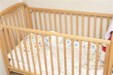 putting  baby  unsafe sleep environments sleep