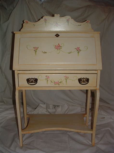 custom painted furniture  pam balloons body art face painting