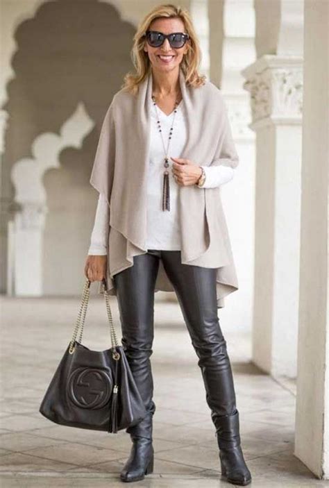 15 Fashionable And Stylish Fall Outfits For Women Over 50 Stylish