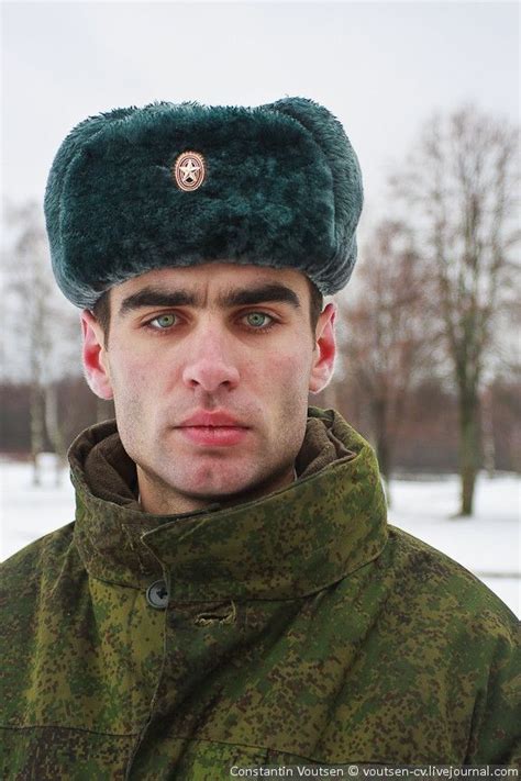miradas que matan literal francotirador ruso russian men beauty around the world people