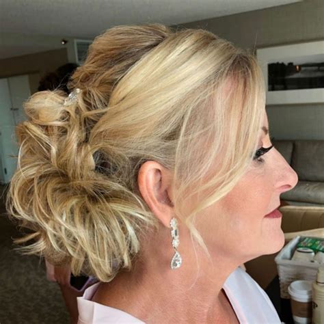 50 Ravishing Mother Of The Bride Hairstyles In 2020 With Images