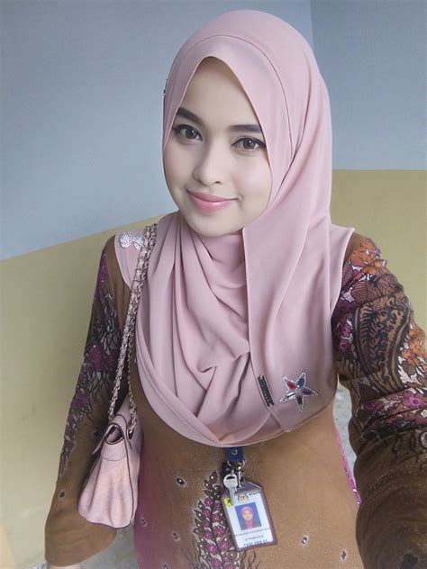 Karyawati Cantik Malaysia Berjilbab Seribu Hijabers