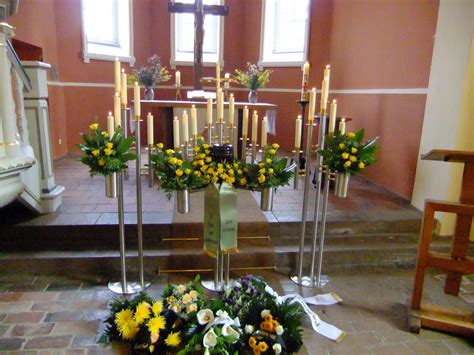 Blumendekorationen auf der Urne - LEISTUNGEN