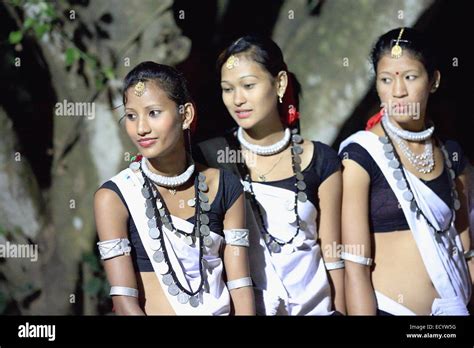 Patihani Nepal October 13 Girls Of The Tharu People In Their