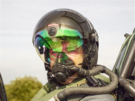 bae systems announces striker ii hmd  combat pilots