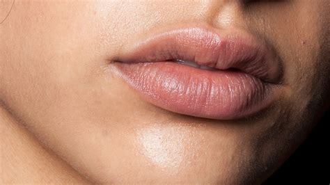 干燥的皮肤是如何导致嘴唇干裂的 Vwin体育app