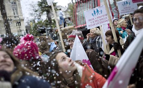 protesters in paris march against gay marriage the new york times