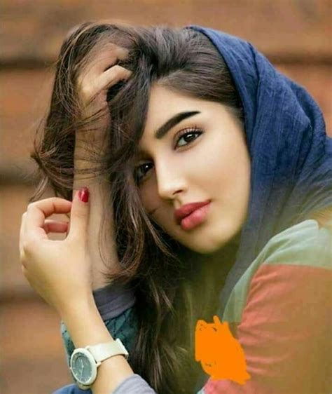 Beautiful Pakistani Girls In Salwar Kameez And Dupatta