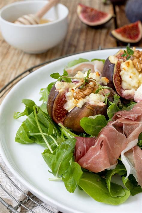 gebackene feigen mit ziegenkaese honig und walnuessen