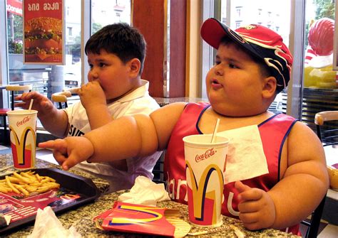 americans eat fast food  day