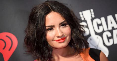 demi lovato laughs off alleged photo on twitter it s not nude and it