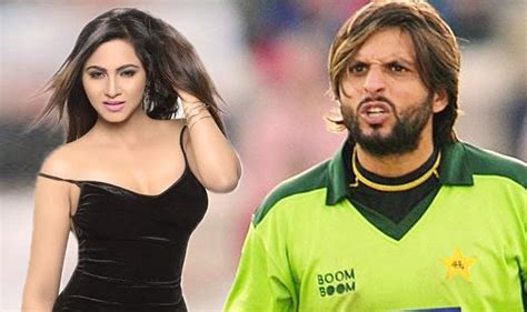 Arshi Khan Apologises To Shahid Afridi For Her Infamous