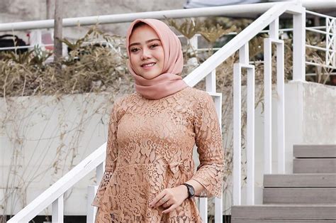 Model Tunik Hijab Brokat Kekinian Yang Bisa Kita Pakai