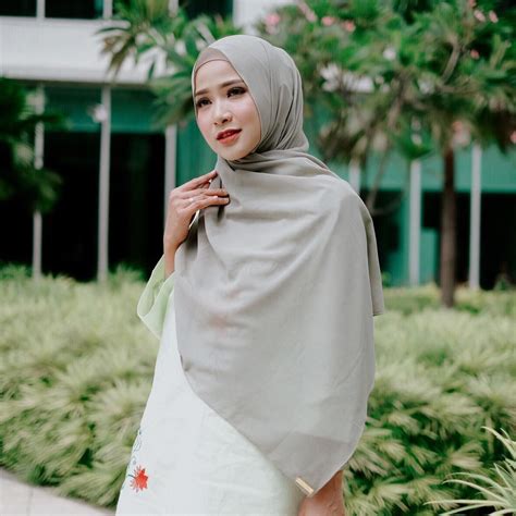 Hijab Pashmina Kuliah