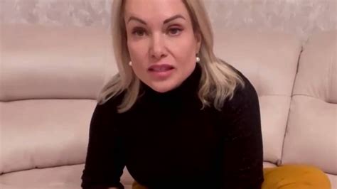 Russian Tv Journalist Marina Ovsyannikova Flees Country Nz