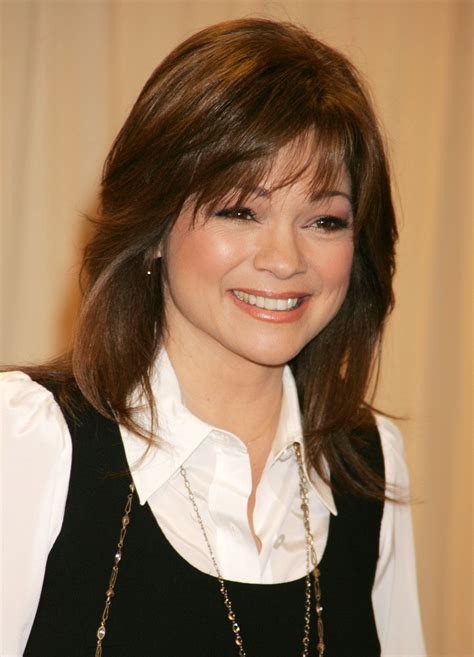 valerie bertinelli hairstyles pictures wavy haircut